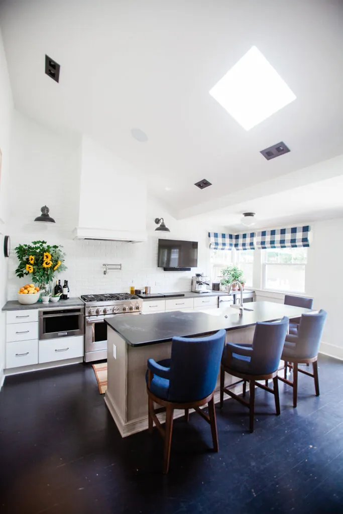photo of kitchen